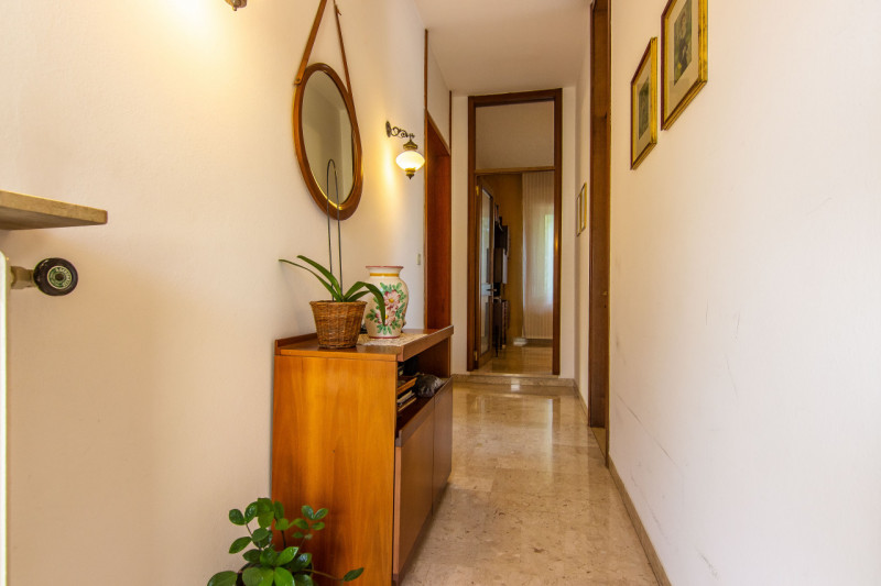 In una zona tranquilla di Ca’ Paiella, proponiamo in vendita questa casa singola su due livelli, ...