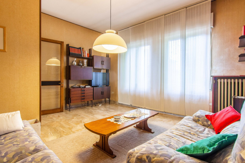 In una zona tranquilla di Ca’ Paiella, proponiamo in vendita questa casa singola su due livelli, ...