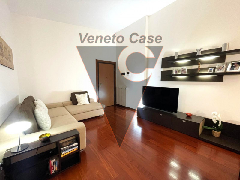 Nel quartiere più ricercato di Tombelle, proponiamo appartamento al secondo e ultimo piano, compo...