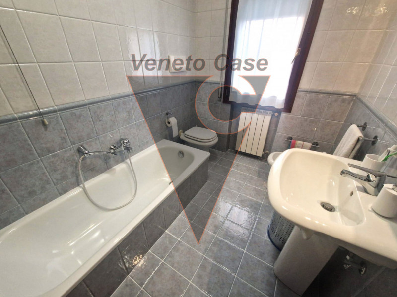 Nel quartiere più ricercato di Tombelle, proponiamo appartamento al secondo e ultimo piano, compo...