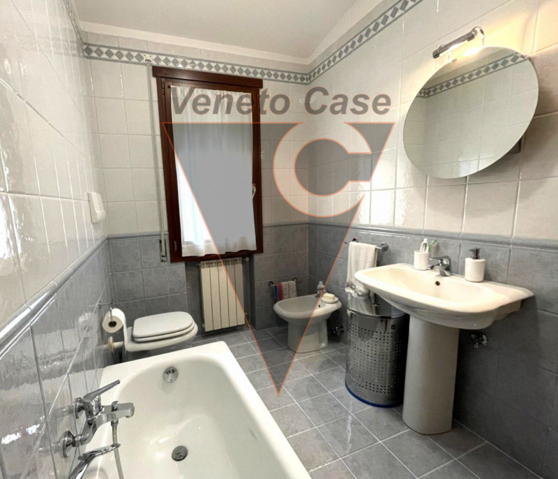 Nel quartiere più ricercato di Tombelle, proponiamo appartamento al secondo e ultimo piano, compo...