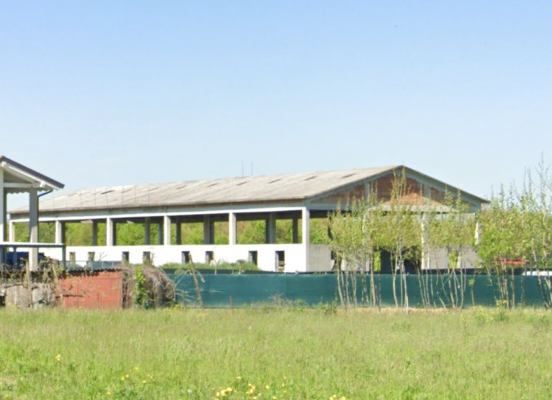 Proponiamo in vendita a Saletto di Vigodarzere un interessante capannone agricolo allo stato grez...