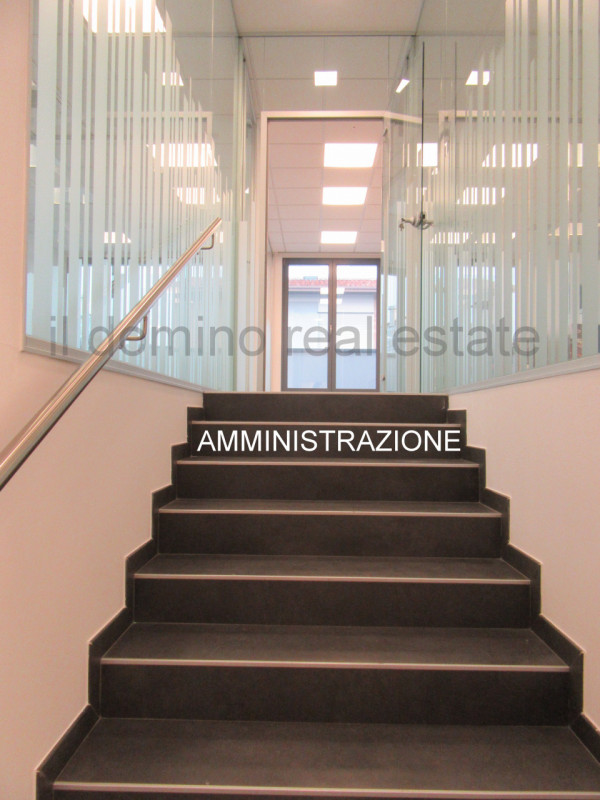 Capannone di recente costruzione anno 2017 in zona industriale a Padova Est, Classe Energetica B,...