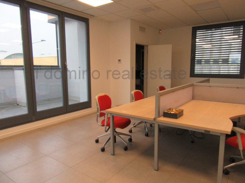 Capannone di recente costruzione anno 2017 in zona industriale a Padova Est, Classe Energetica B,...