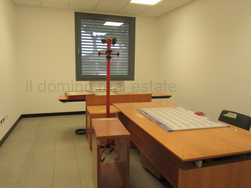 Capannone di recente costruzione anno 2017 in zona industriale a Padova Est, Classe Energetica B,...