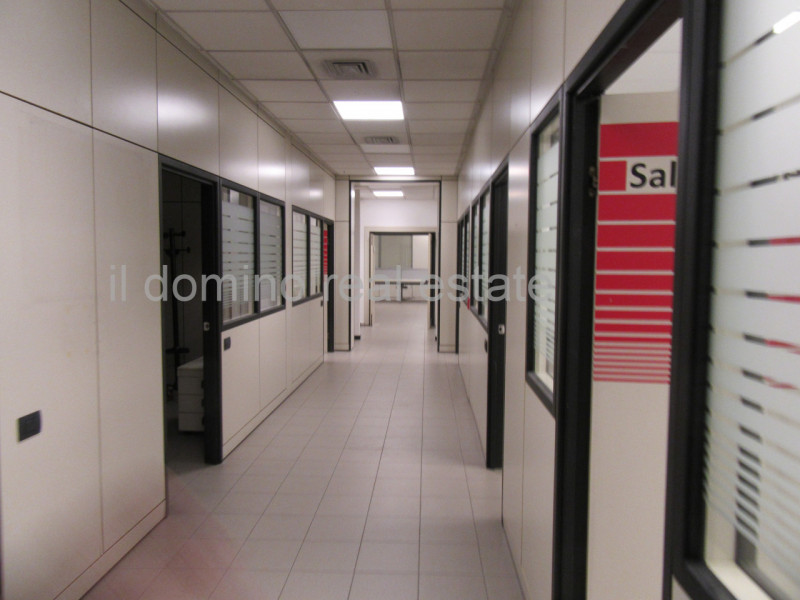 Capannone di recente costruzione anno 2017 in zona industriale a Padova Est, Classe Energetica B,...