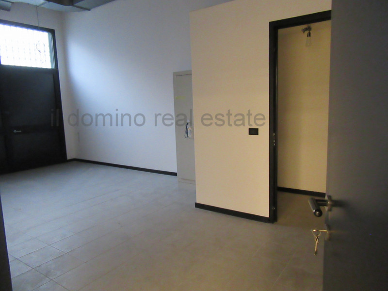 Capannone di recente costruzione anno 2017 in zona industriale a Padova Est, Classe Energetica B,...