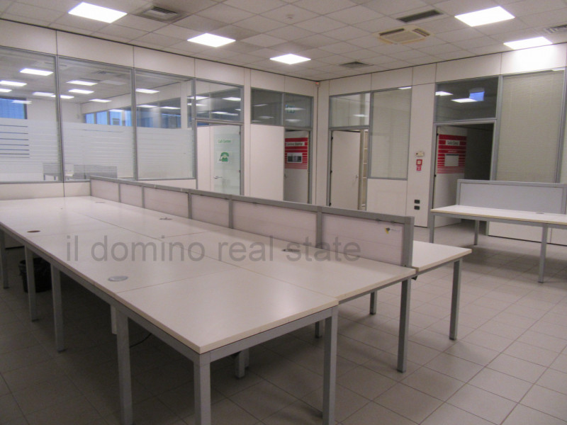 Capannone di recente costruzione anno 2017 in zona industriale a Padova Est, Classe Energetica B,...