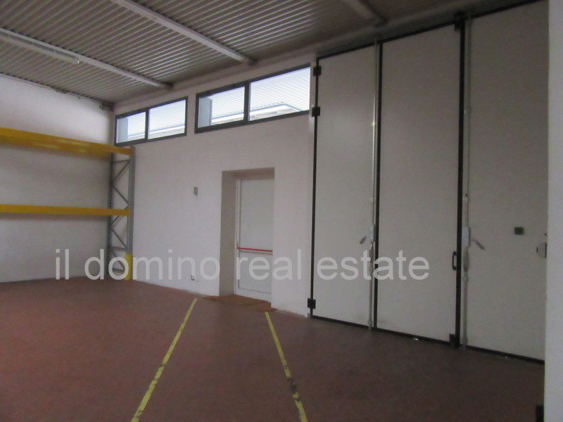 Capannone di recente costruzione anno 2017 in zona industriale a Padova Est, Classe Energetica B,...