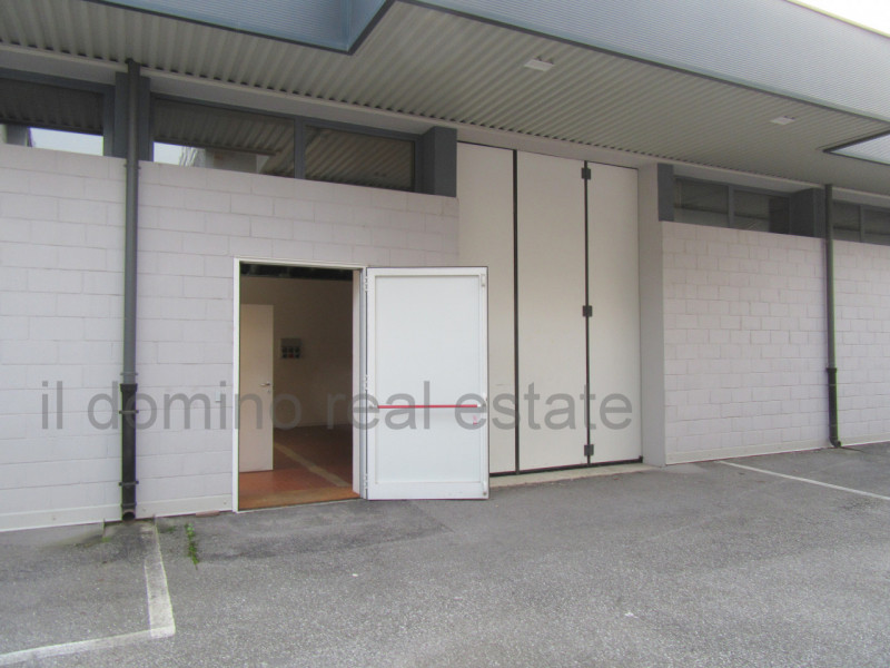 Capannone di recente costruzione anno 2017 in zona industriale a Padova Est, Classe Energetica B,...