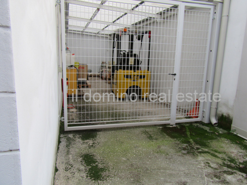 Capannone di recente costruzione anno 2017 in zona industriale a Padova Est, Classe Energetica B,...