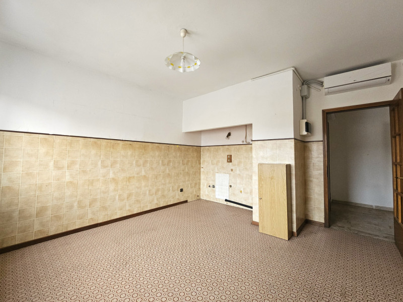 LIM169 - Situato nel centro di Limena, a pochi passi da tutti i principali servizi e comodità, vi...