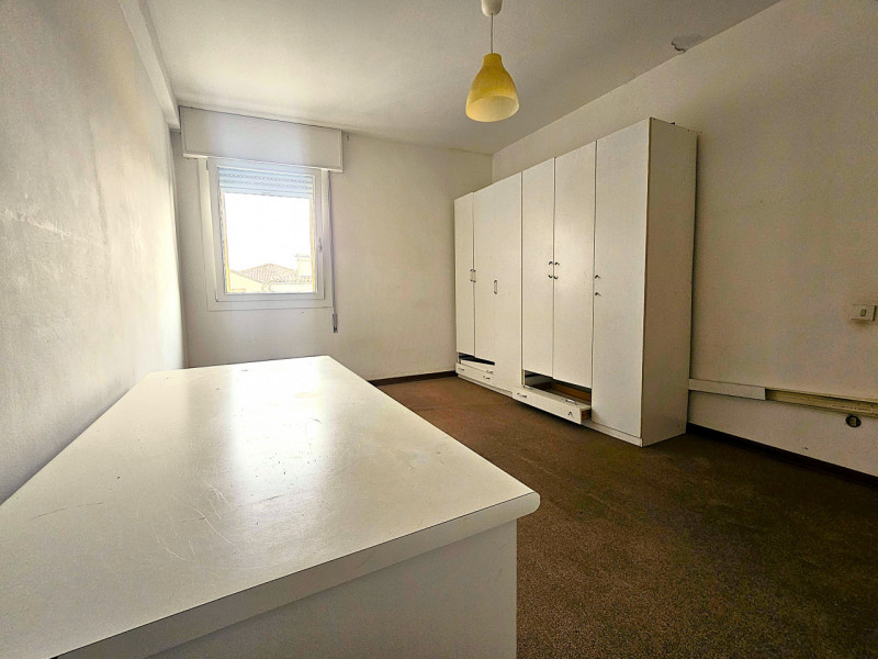 LIM169 - Situato nel centro di Limena, a pochi passi da tutti i principali servizi e comodità, vi...