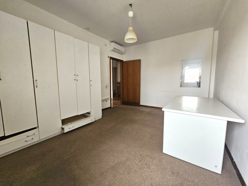 LIM169 - Situato nel centro di Limena, a pochi passi da tutti i principali servizi e comodità, vi...