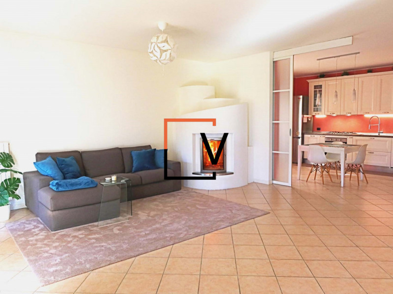 V393 - Proponiamo in vendita, esclusiva villa SINGOLA di ampie dimensioni in condizioni PARI AL N...