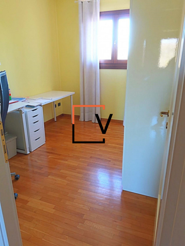 V393 - Proponiamo in vendita, esclusiva villa SINGOLA di ampie dimensioni in condizioni PARI AL N...