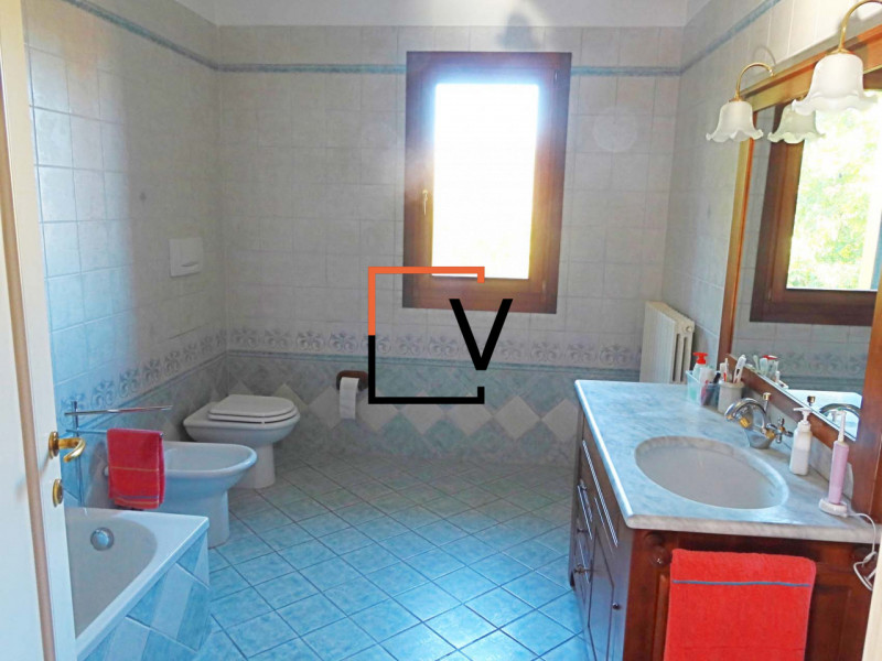 V393 - Proponiamo in vendita, esclusiva villa SINGOLA di ampie dimensioni in condizioni PARI AL N...