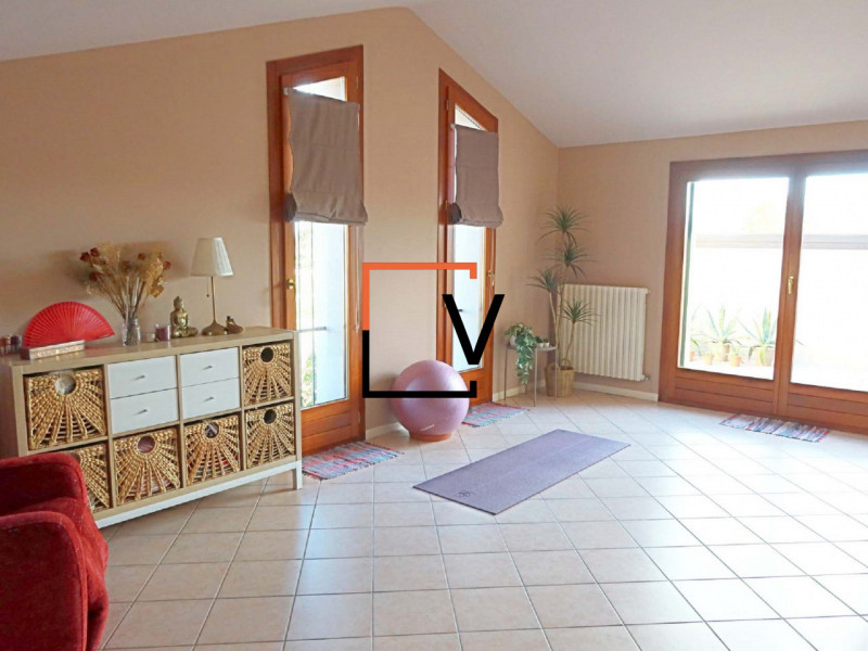 V393 - Proponiamo in vendita, esclusiva villa SINGOLA di ampie dimensioni in condizioni PARI AL N...