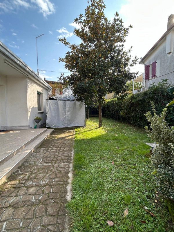 Rif: MT290 - 
Stanchi delle scale? Sogni una casa moderna, efficiente e con vari comfort? Ecco la...