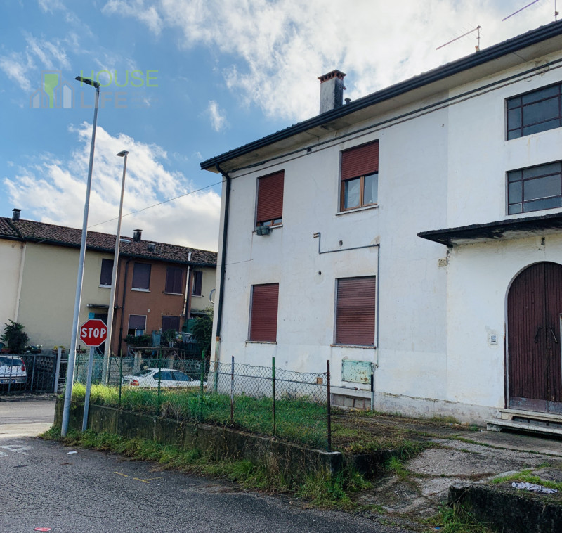 MARANO VICENTINO: in zona residenziale tranquilla, BICAMERE sito al piano terra in contesto di so...