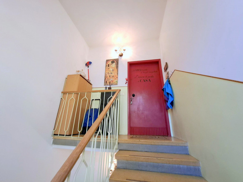 PORZIONE DI BIFAMILIARE – MADONNA PELLEGRINA – ULTIMO PIANO

In zona Madonna Pellegrina/Bassanell...