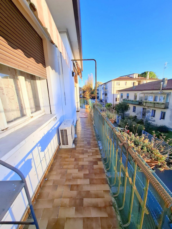 PORZIONE DI BIFAMILIARE – MADONNA PELLEGRINA – ULTIMO PIANO

In zona Madonna Pellegrina/Bassanell...