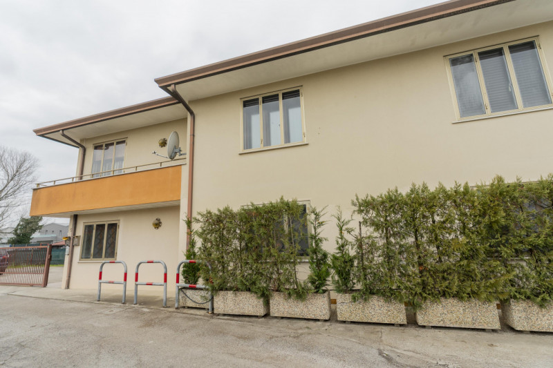 Nel tranquillo quartiere residenziale di Giarre, frazione di Abano Terme, in strada interna a bas...