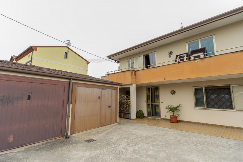 Nel tranquillo quartiere residenziale di Giarre, frazione di Abano Terme, in strada interna a bas...