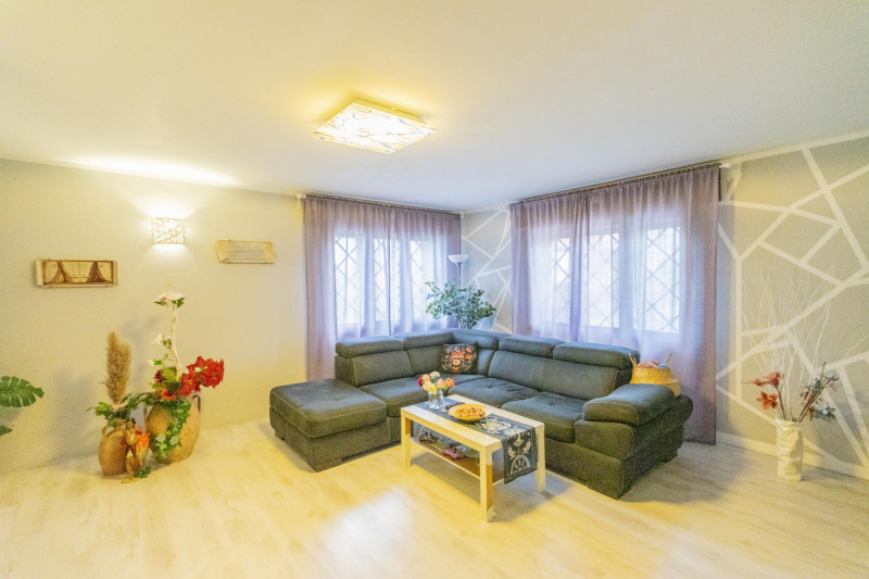 Nel tranquillo quartiere residenziale di Giarre, frazione di Abano Terme, in strada interna a bas...