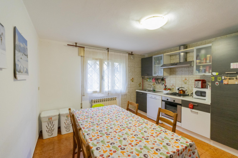 Nel tranquillo quartiere residenziale di Giarre, frazione di Abano Terme, in strada interna a bas...