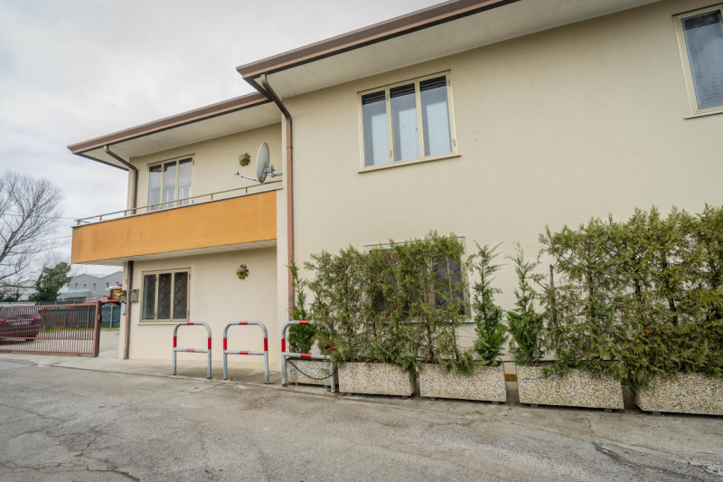 Nel tranquillo quartiere residenziale di Giarre, frazione di Abano Terme, in strada interna a bas...