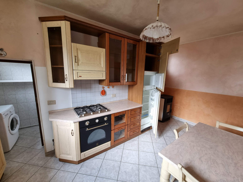 Vo' (PD), Località Vo' di Sotto, proponiamo in Vendita Appartamento interamente sviluppato al Pia...