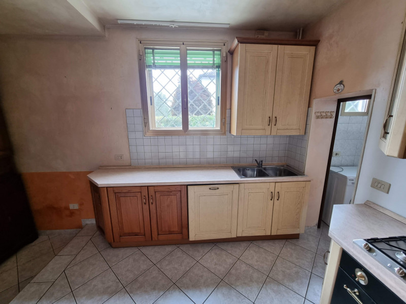 Vo' (PD), Località Vo' di Sotto, proponiamo in Vendita Appartamento interamente sviluppato al Pia...