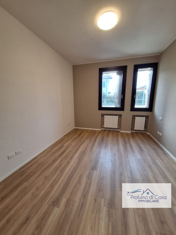 NOVENTA PADOVANA: In posizione strategica e comoda a tutti i principali servizi, proponiamo in af...