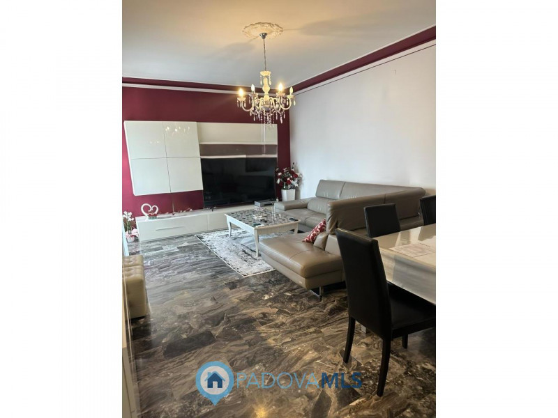 Immobile in esclusiva al Gruppo Padova MLS
Nel cuore del quartiere Pio X° a due minuti dal centro...