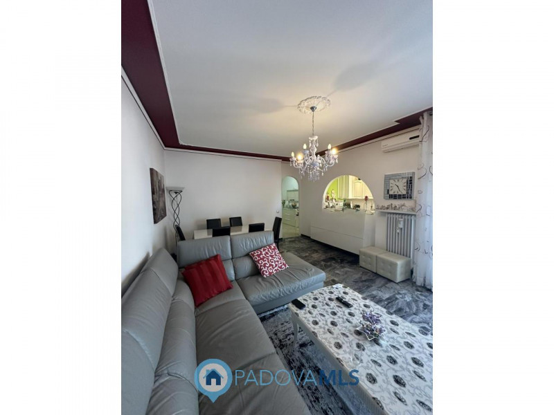 Immobile in esclusiva al Gruppo Padova MLS
Nel cuore del quartiere Pio X° a due minuti dal centro...