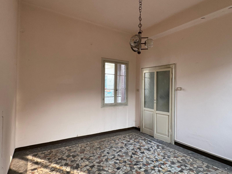 CESSIONE DI NUDA PROPRIETA': IMMOBILE DA RISTRUTTURARE A DUE PASSI DALLA CITTA' - EURO 230.000 - ...