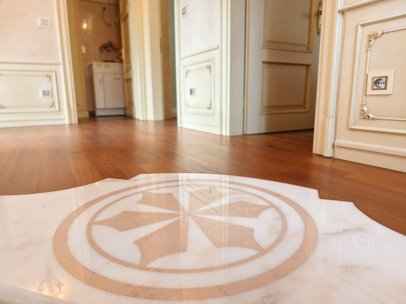 Proponiamo in vendita una prestigiosa e ricercata villa in stile classico di circa 400 mq, nuova ...