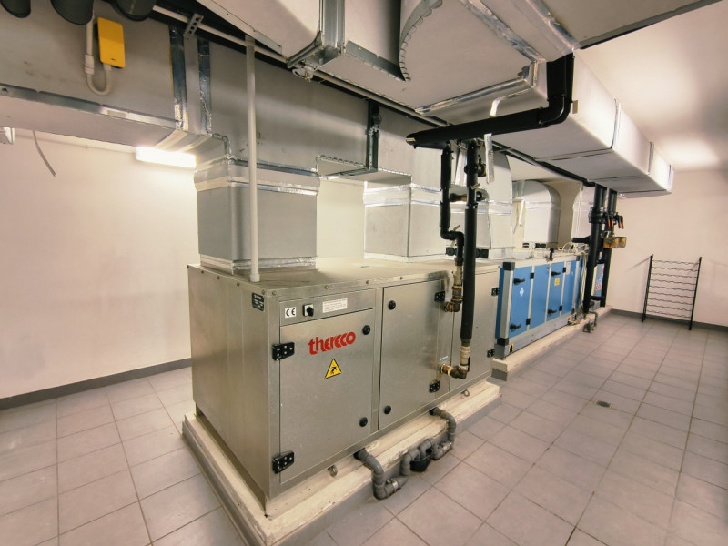 Proponiamo in vendita una prestigiosa e ricercata villa in stile classico di circa 400 mq, nuova ...