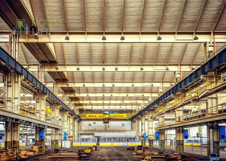 THIENE z.i.: in zona strategica a 1,5 km dal casello autostradale di Thiene e alla nuova Superstr...