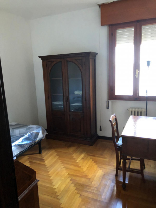 Sacra Famiglia affittasi a studenti/specializzandi referenziati signorile appartamento piano inte...