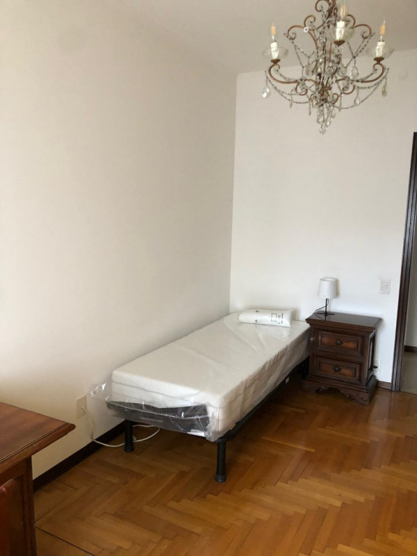 Sacra Famiglia affittasi a studenti/specializzandi referenziati signorile appartamento piano inte...