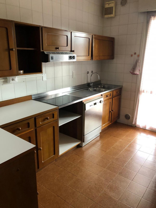 Sacra Famiglia affittasi a studenti/specializzandi referenziati signorile appartamento piano inte...