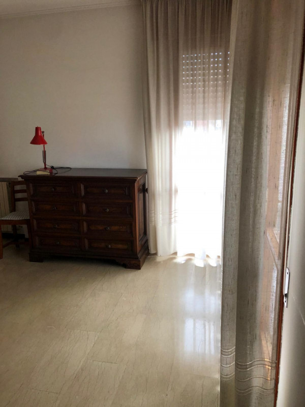 Sacra Famiglia affittasi a studenti/specializzandi referenziati signorile appartamento piano inte...