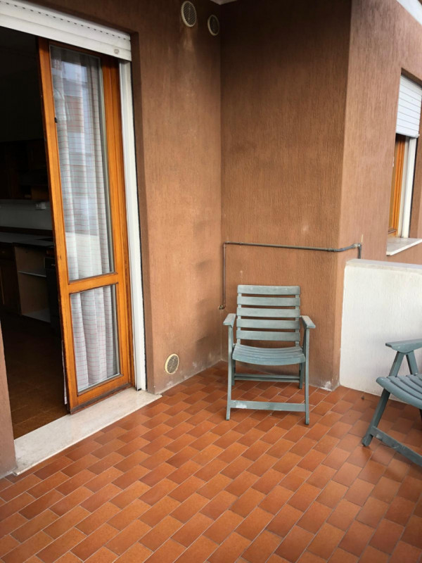 Sacra Famiglia affittasi a studenti/specializzandi referenziati signorile appartamento piano inte...