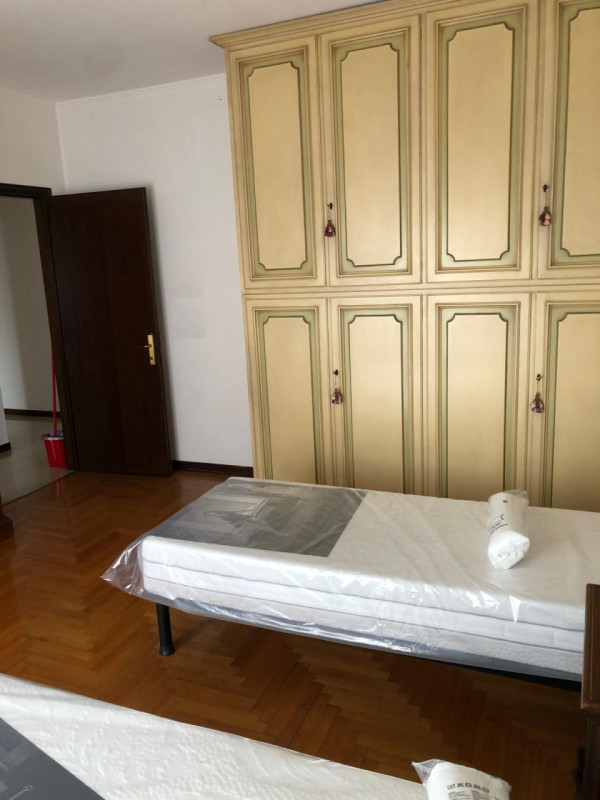 Sacra Famiglia affittasi a studenti/specializzandi referenziati signorile appartamento piano inte...