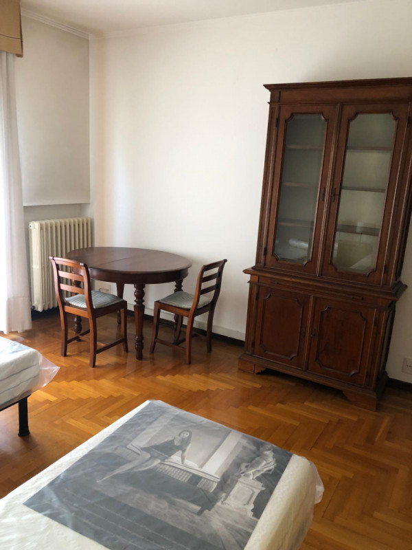 Sacra Famiglia affittasi a studenti/specializzandi referenziati signorile appartamento piano inte...