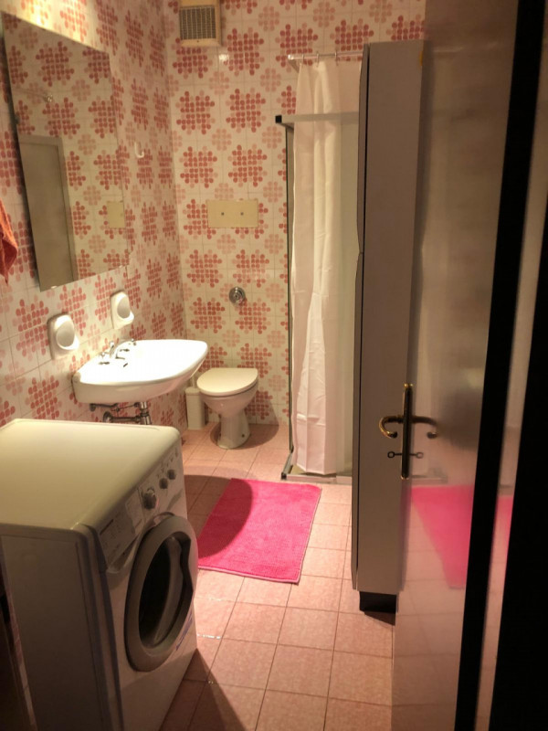 Sacra Famiglia affittasi a studenti/specializzandi referenziati signorile appartamento piano inte...