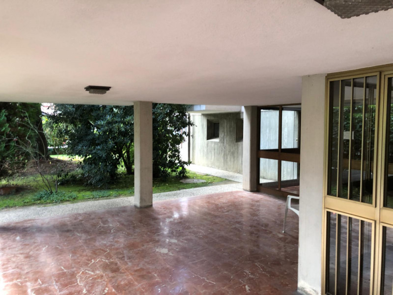 Sacra Famiglia affittasi a studenti/specializzandi referenziati signorile appartamento piano inte...