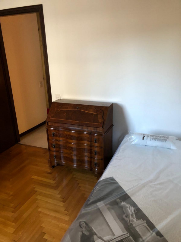 Sacra Famiglia affittasi a studenti/specializzandi referenziati signorile appartamento piano inte...